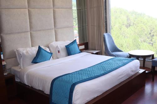 Cama o camas de una habitación en Mastiff Hotel, Dalhousie