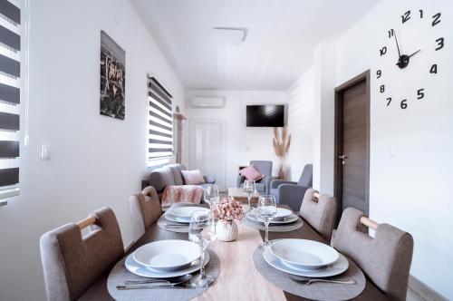 a dining room with a table and chairs at Apartman Ružić in Sveti Ivan Žabno