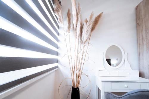 a room with a vase with tall grass at Apartman Ružić in Sveti Ivan Žabno