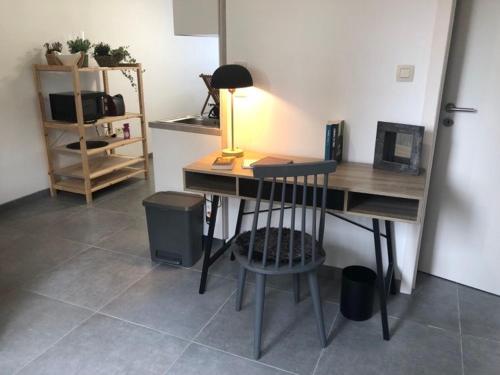 L'Escapade Urbaine - Montignies-sur-Sambreにあるキッチンまたは簡易キッチン