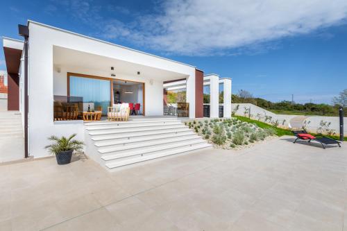 Villa GROFICA - luxury and romance with heated pool, jacuzzi, tavern and proximity to the sea, Pula - Istria