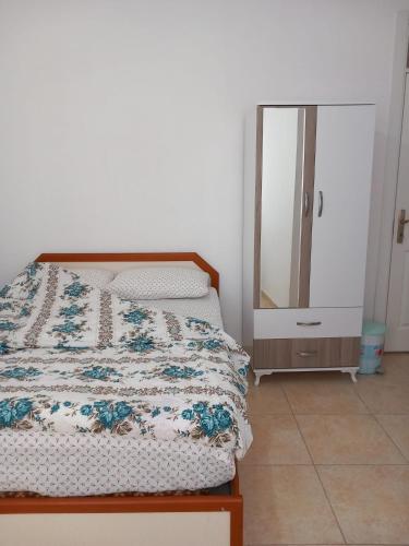 a bedroom with a bed with a dresser and a mirror at Salda gölüne en yakın yerler in Yeşilova