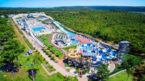 an aerial view of a large water park at Sobe Anja in Brtonigla