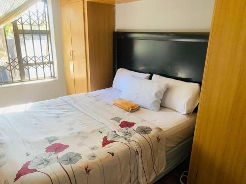 Giường trong phòng chung tại Slumber Lake Guest House