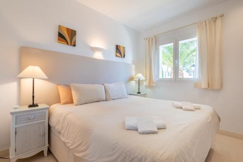 Postel nebo postele na pokoji v ubytování Villa Paraiso Cala dor
