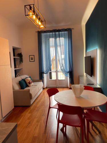 a living room with a table and a couch at Margarita Apartment Stazione Porta Susa Torino in Turin