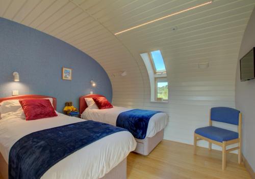 Tempat tidur dalam kamar di Bumble Barn