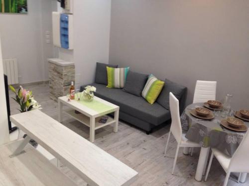 L32 Mozart 2 Bedrooms, Ac, wifi, 10 mins beach