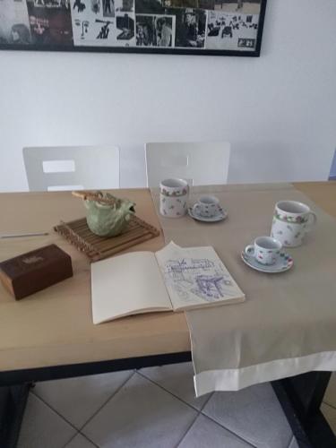Příslušenství pro přípravu čaje a kávy v ubytování A10 nel borgo- con giardino vista mare