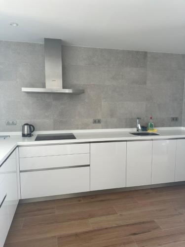 Köök või kööginurk majutusasutuses Modern duplex in Alcaidesa Links II