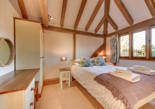 a bedroom with a bed and a window at Glebe Cottage in Stone