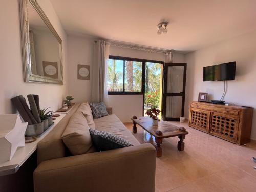 MY PRETTY HOME - Lovely and spacious surrounded by tropical gardens - private covered and uncovered terrace - pool - parking - FREE FIBRE OPTIC INTERNET