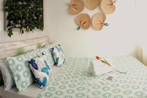 COSY TROPICAL-THEMED 1BR 43-inch TV near Mall of Asia