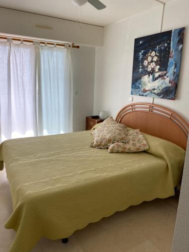 Una cama o camas en una habitación de Cote Azur vista mare 50 m spiaggia