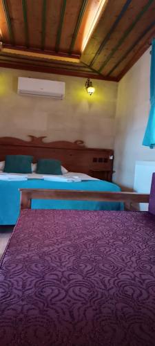 Postel nebo postele na pokoji v ubytování Cappa Cave Hotel