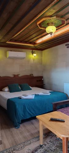 Postel nebo postele na pokoji v ubytování Cappa Cave Hotel