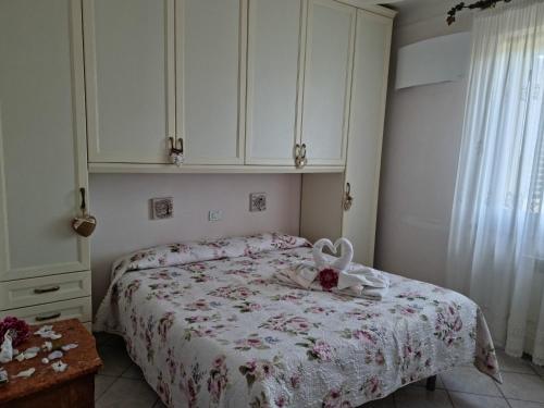 a bedroom with a bed with a dresser and a cabinet at La Peonia in Vitorchiano