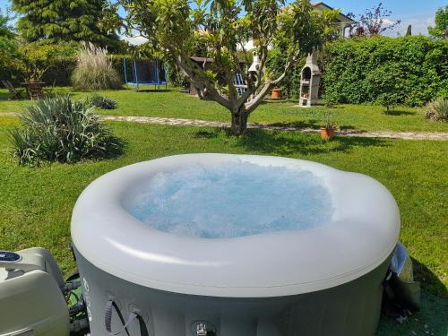 Κήπος έξω από το Villa La Magnolia - Private Beach Access, Garden, Views