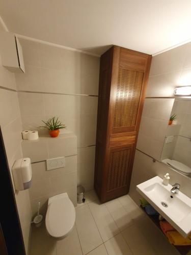 Ένα μπάνιο στο Plage Carpe Diem 2 Apartman