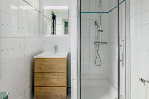 a bathroom with a shower and a sink and a shower at Colibri 2 met parking in Nieuwpoort