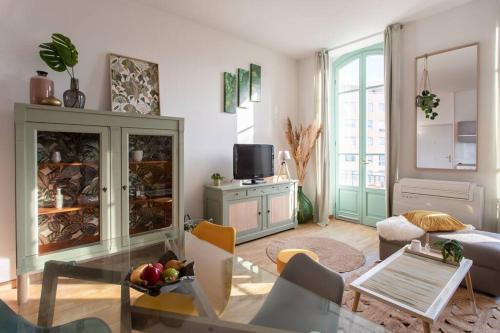 L40 - Staywizus - 2P Central 5 mins Old Town & Sea, Balcony & AC