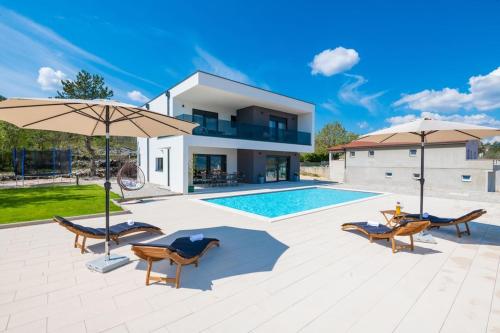 Villa HILL Grubine - NEW - with pool