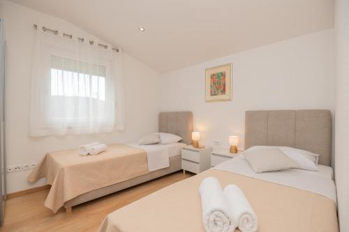 Ένα ή περισσότερα κρεβάτια σε δωμάτιο στο Holiday Home Terra Roca - Private pool in a peaceful natural setting!