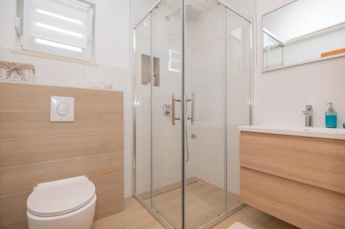 Ένα μπάνιο στο Holiday Home Terra Roca - Private pool in a peaceful natural setting!