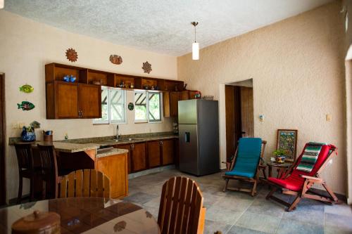 Kuchyň nebo kuchyňský kout v ubytování Yum Botic Villa Beach House