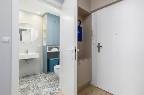 Ένα μπάνιο στο Seaside Apartamenty Bałtycka 22 Kołobrzeg, parking w cenie