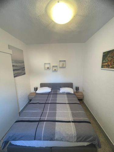 a pair of beds in a room with a ceiling at Apartments D in Premantura