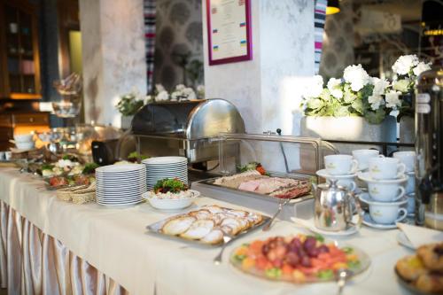 Mad på lejlighedshotellet eller i nærheden