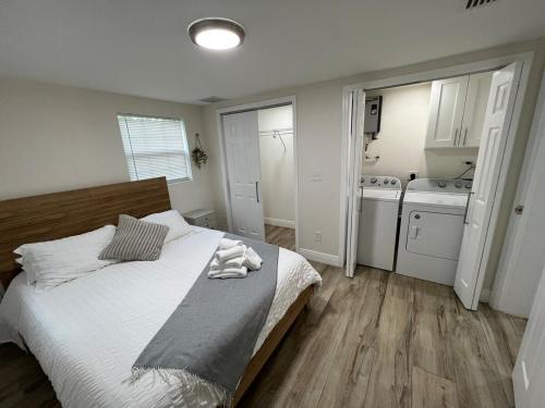 a bedroom with a bed with towels on it at Stylish Chic Newly Renovated King Bed Ybor Dt in Tampa