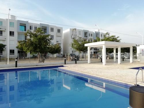 a swimming pool with a gazebo next to a building at XXXXXX Apartamento amoblado #FESTIVALVALLENATO, MInimo 4 noches in Valledupar