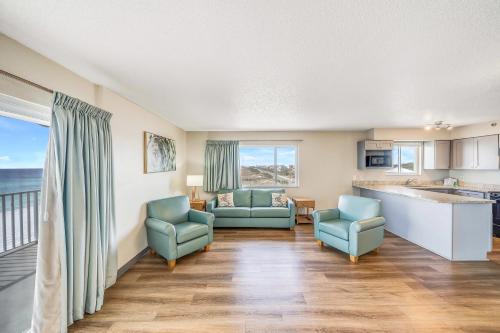 Ruang duduk di Sugar Sands Beachfront Hotel, a By The Sea Resort