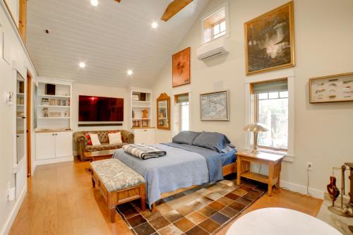 A bed or beds in a room at Pet-Friendly Pennsylvania Vacation Rental with Pool!