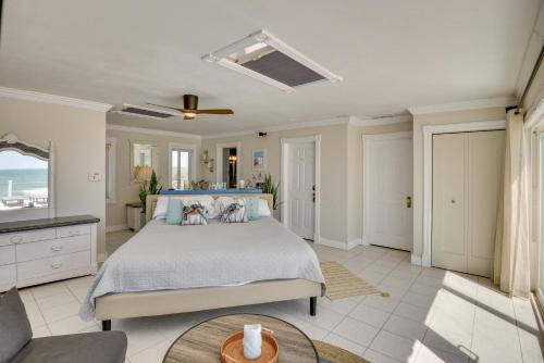 Un dormitorio con una cama grande y una mesa. en Flagler Beach Oceanfront Haven with Hot Tub!, en Flagler Beach