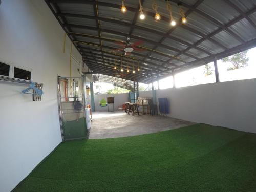 Imagen de la galería de CoCo Fun House Kemaman with Pool and Bathtub, en Kampong Gong Pauh