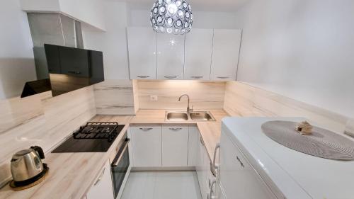 Kuchyň nebo kuchyňský kout v ubytování Apartment Merry Center & Beach