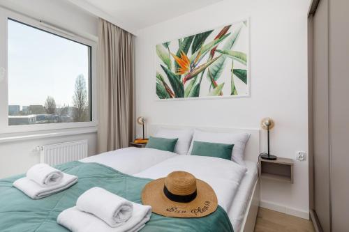Ένα ή περισσότερα κρεβάτια σε δωμάτιο στο Seaside Apartamenty Bałtycka 22 Kołobrzeg, parking w cenie