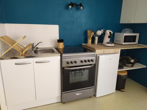 Köök või kööginurk majutusasutuses Studio La Rochelle
