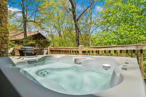 Camp Budd with HotTub and Firepit – Photos 3