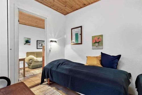 Postel nebo postele na pokoji v ubytování Cozy Holiday Home By Beautiful Beach And Forest