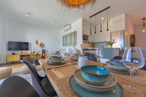 Centric, Terrace & Pool - Fiberglass WIFI