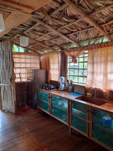 Χώρος καθιστικού στο El Bamboo Cabins