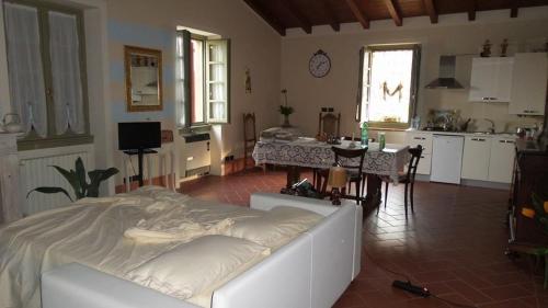 Kuchyň nebo kuchyňský kout v ubytování Cascina CORTEPRIMAVERA, B&B del Baliot