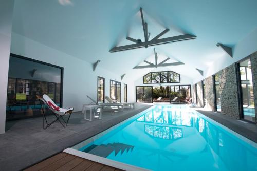 a swimming pool in the middle of a house at Manoir des Eperviers in Quéven
