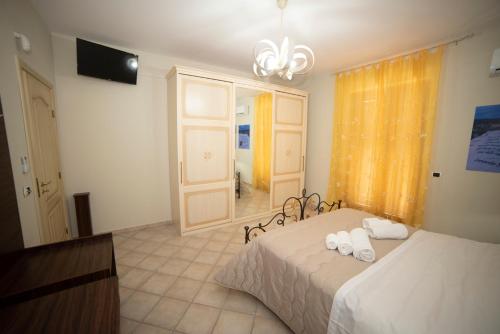 a bedroom with a bed with towels on it at B&B La Terrazza Degli Scrittori in Racalmuto