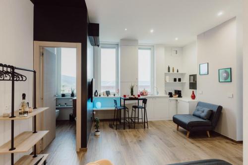 a room with a kitchen and a living room with a counter at Vittoria Suite in Campobasso