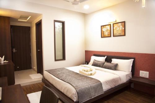 a bedroom with a large bed in a room at Hotel Pearls in Aurangabad